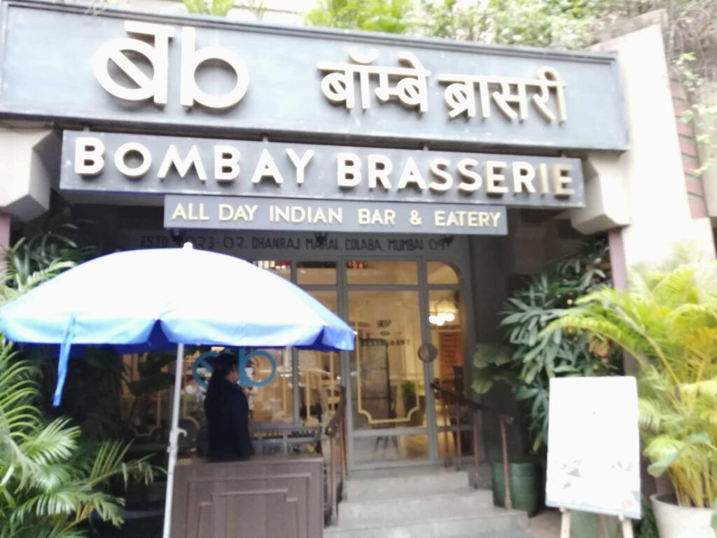 インドのムンバイにあるBombay Brasserie Colabaの外観