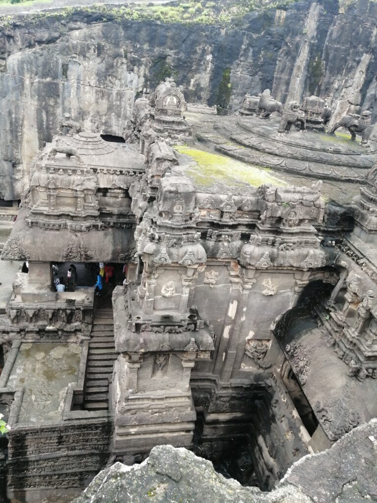 エローラ石碑寺院②