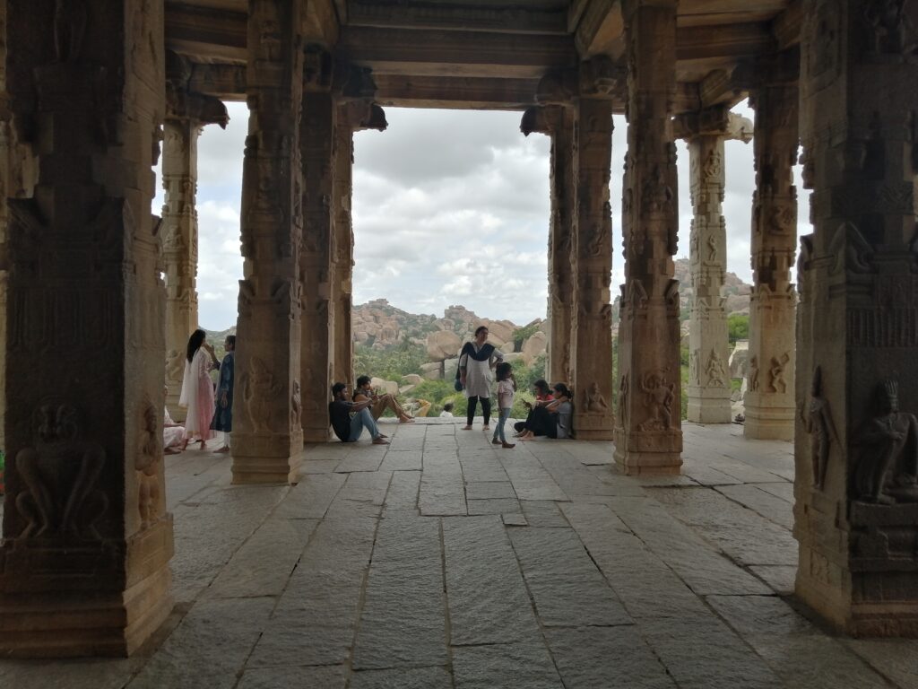 インド・ハンピShiva Templeの風景①