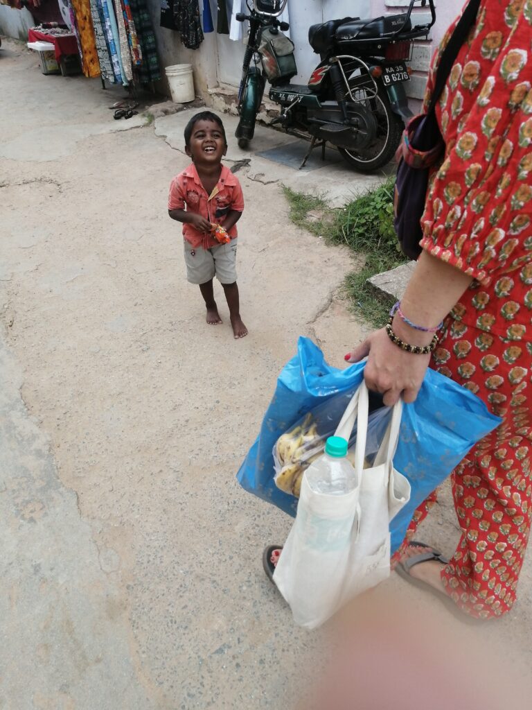 インド・ハンピの町で出会った男の子